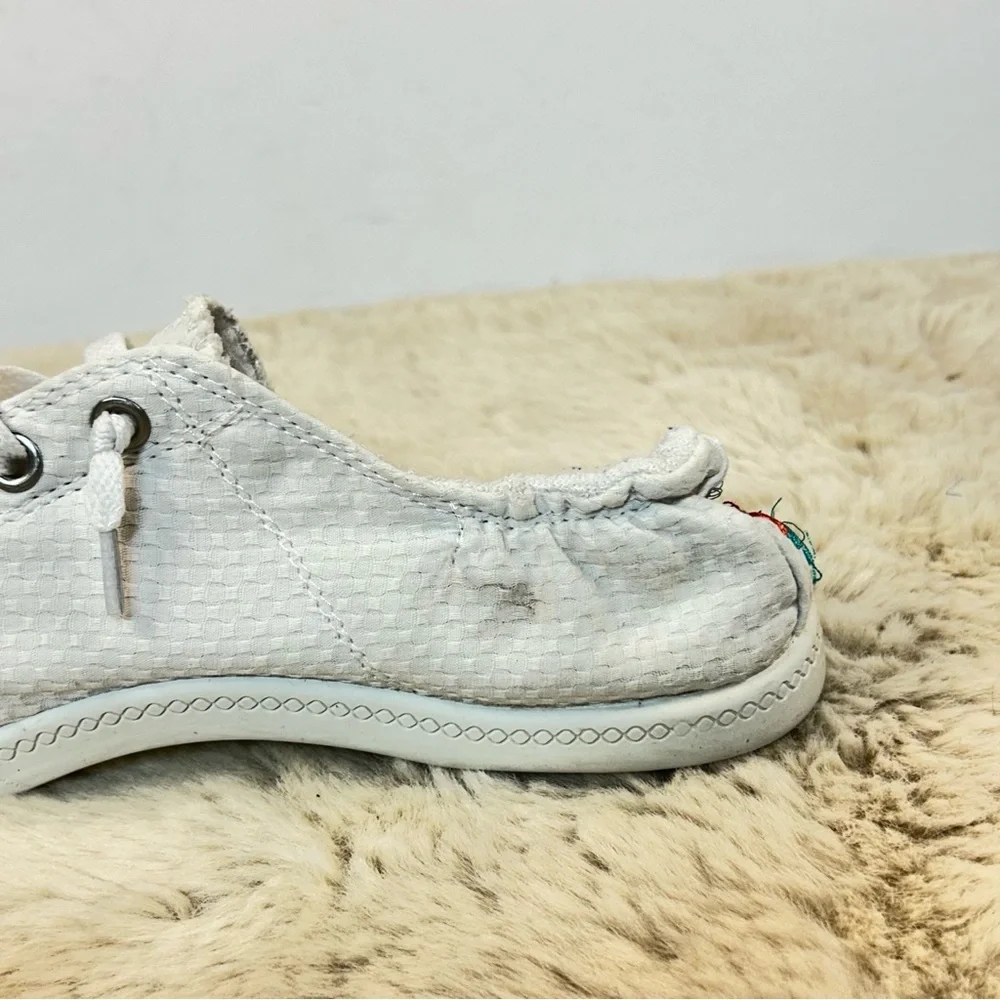 Time‎ and Tru White Sneakers Classic Low-Top Design